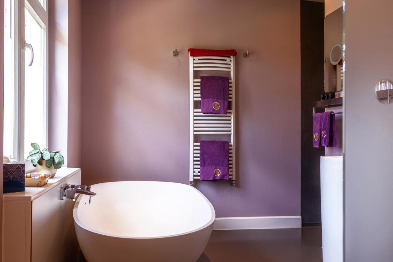 B&B Saint-Georges -Located In The City Centre Of Bruges- 외부 사진 A towel warmer