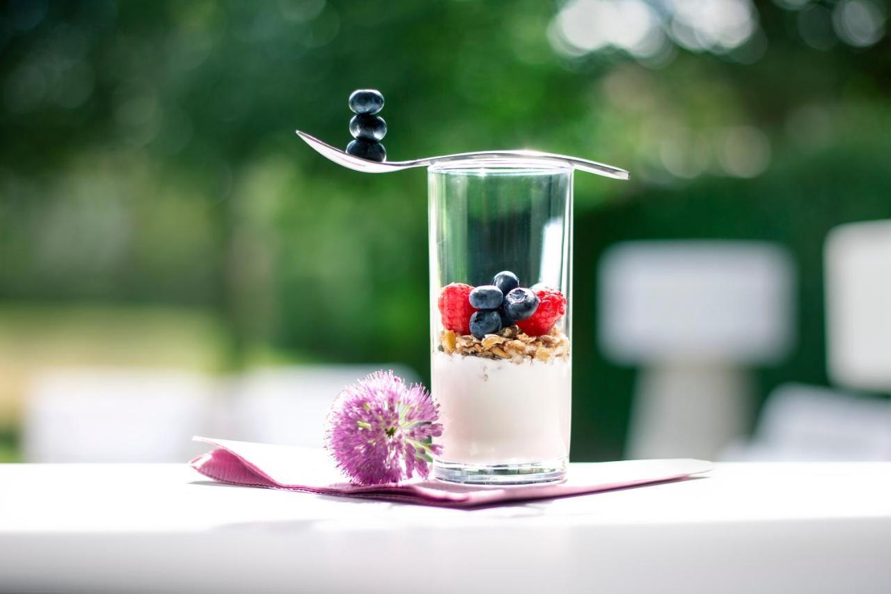 B&B Saint-Georges -Located In The City Centre Of Bruges- 외부 사진 Yoghurt with fruit