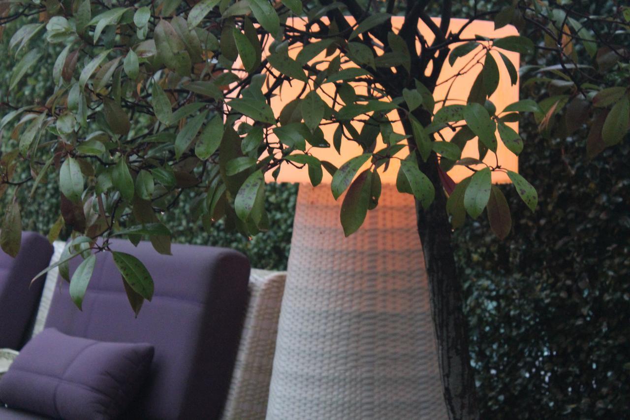 B&B Saint-Georges -Located In The City Centre Of Bruges- 외부 사진 A lamp